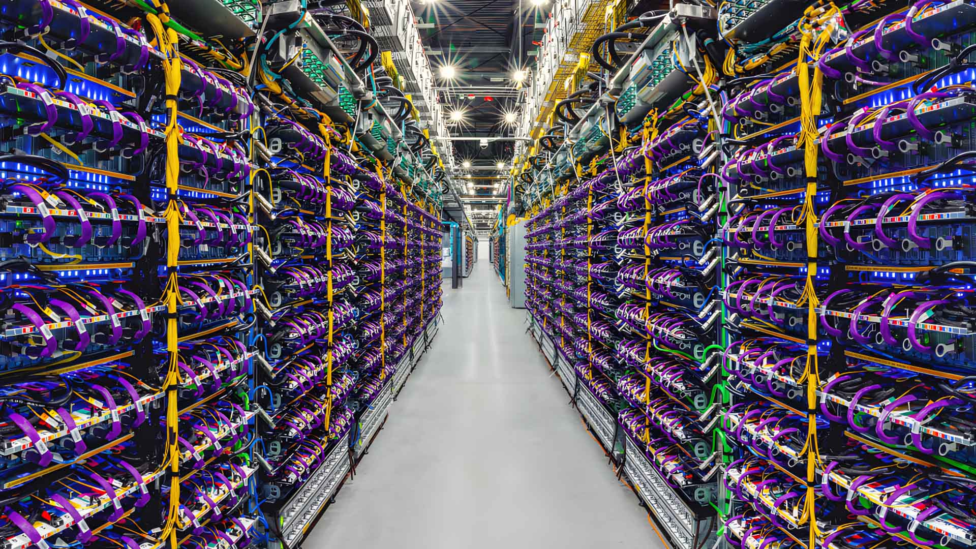 Superordenadores aceleradores de IA Cloud TPU v5p en un centro de datos de Google.